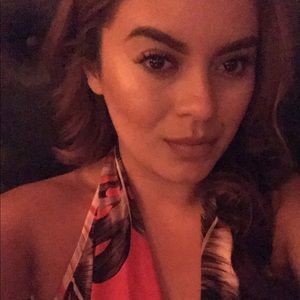 Meet your Posher, Yesenia